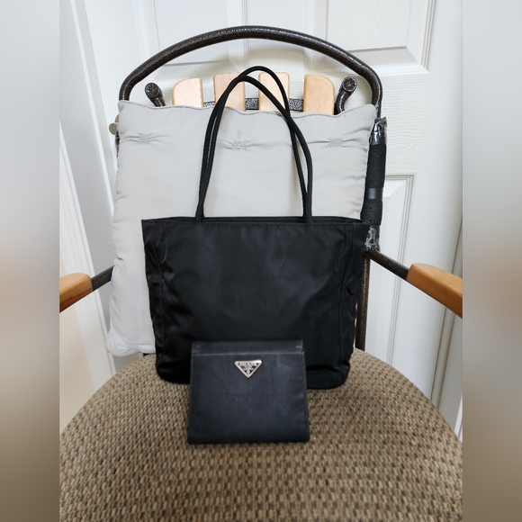 PRADA Logo Plate Black Nylon Leather Trifold Wallet/6X1273 - Picture 14 of 14